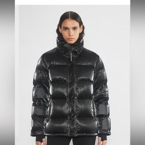 Aritzia Super Puff Liquid Shine - Black